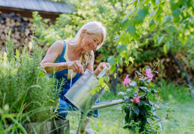 Don’t Let Knee Pain Get In The Way Of Gardening This Spring!